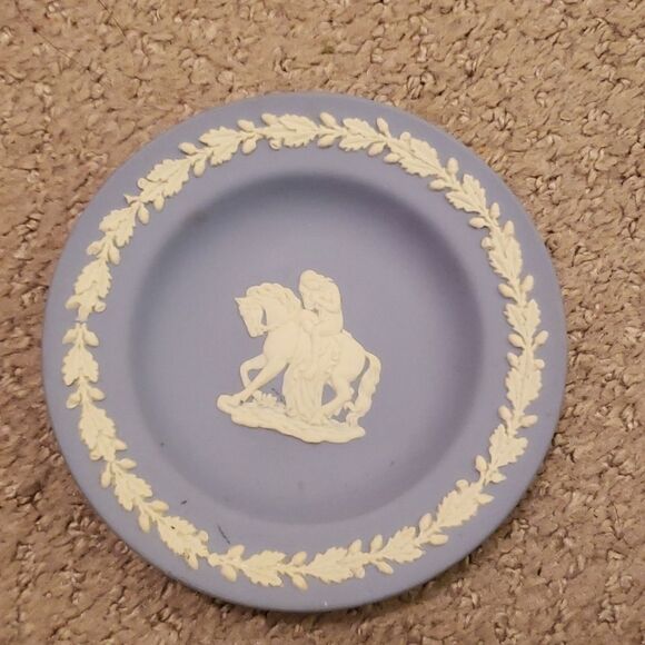 𝅺vintage Wedgwood Lady on Horse small candle holder - Picture 1 of 4